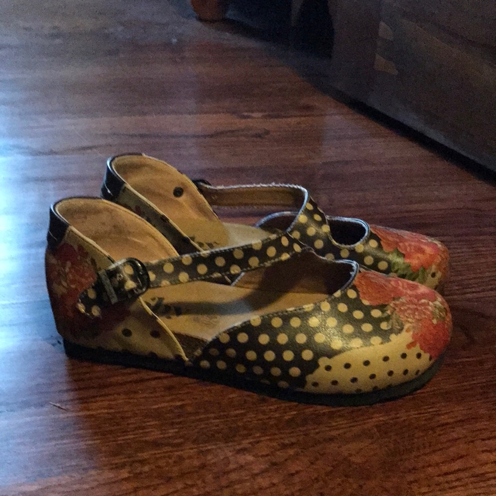 Goby flat shoes with asymmetrical strap